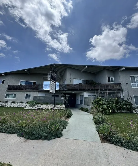 18552 Clark st — Photo 2