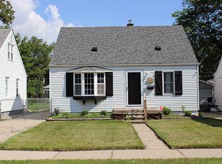 20933 Bon Heur St, Saint Clair Shores, MI 48081