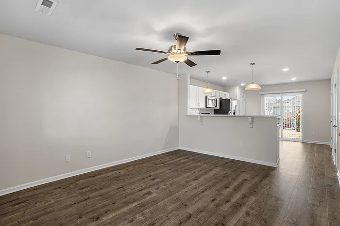 1006 Peony Ln — Photo 5