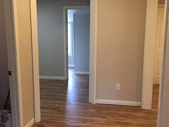 2nd image of 6284 Woodbury Pike