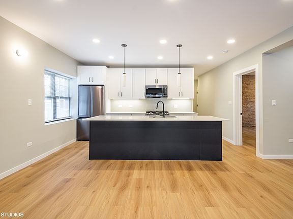 2nd image of 3139 N Francisco Ave APT 1S