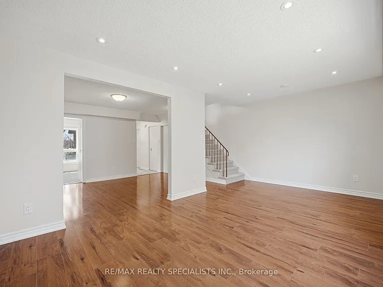 701 Burnhamthorpe Rd #106 — Photo 23