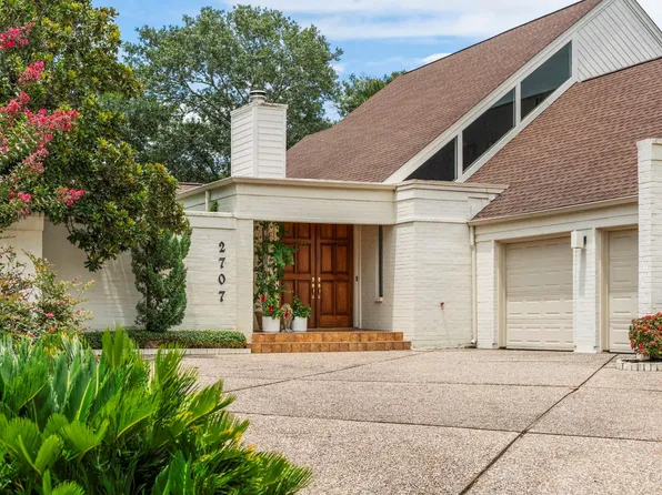 2707 Highland Ct, Sugar Land, TX 77478