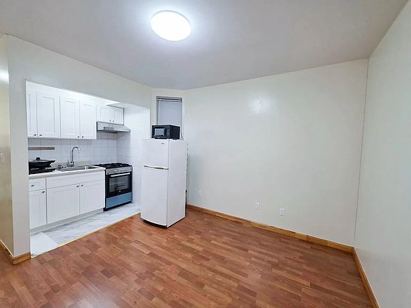 3rd image of 14 Orchard St APT 3D