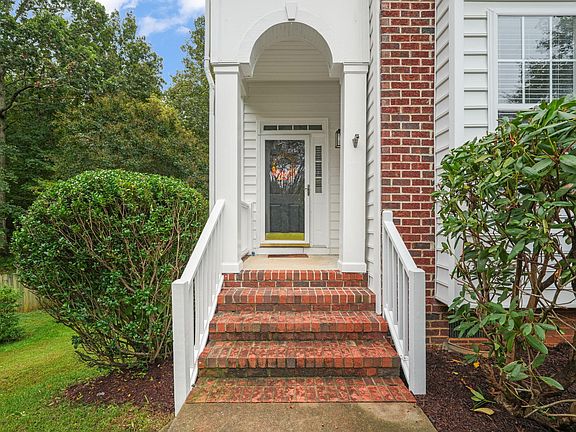 2nd image of 900 Kennesaw Ct