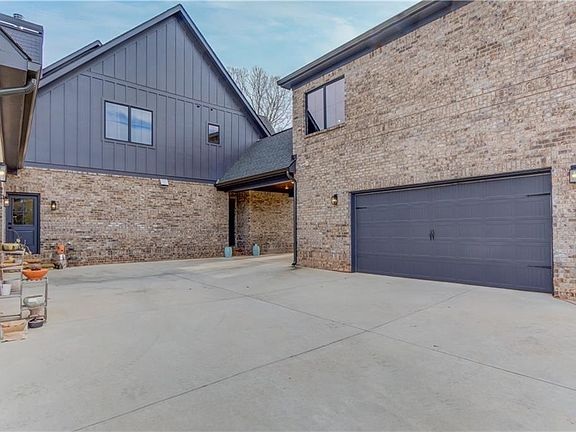 5th image of 3273 Bailey Rd