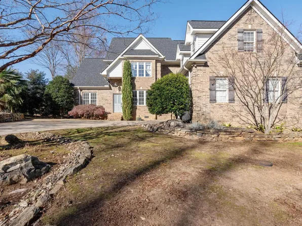 403 Mossy Ledge Ln, Simpsonville, SC 29681