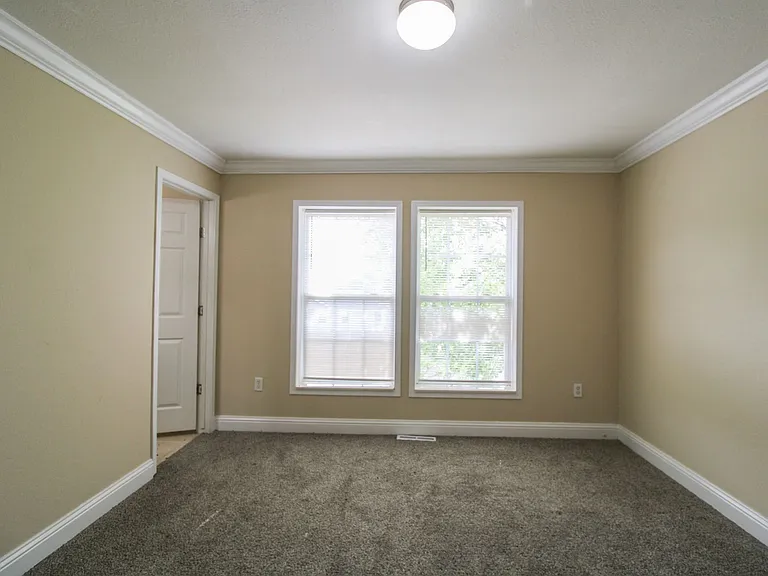126 Meadows Ln — Photo 15