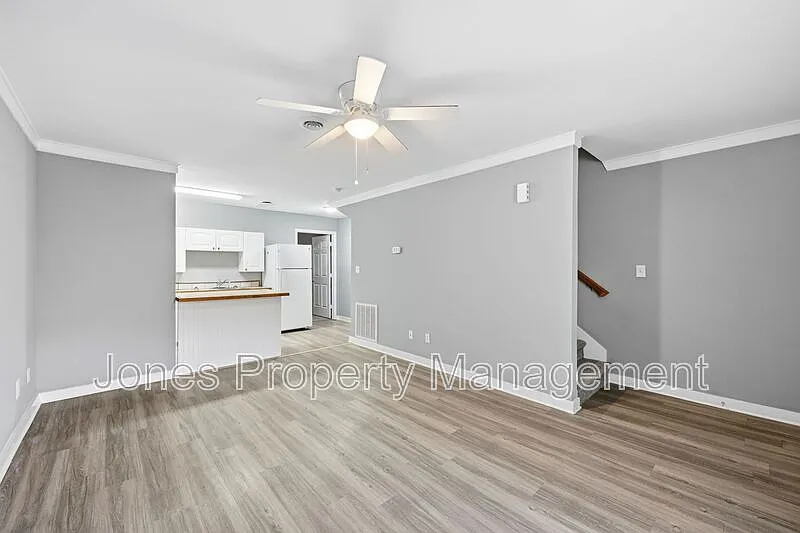 3 bed, 2.0 bath, $1,050 — Photo 3