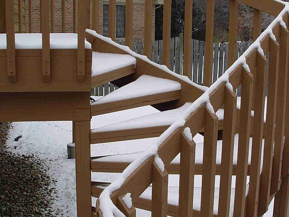 Two-tiered rear deck