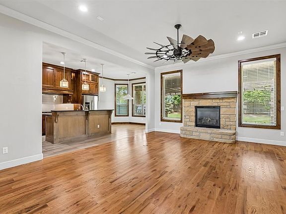 3rd image of 908 Trisha Ln