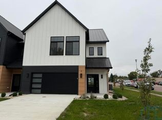 3 E Duke St, Vermillion, SD 57069