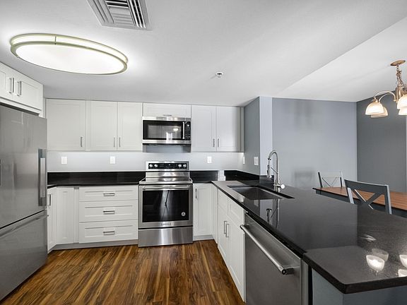 5th image of 520 SE 5th Avenue #2602
