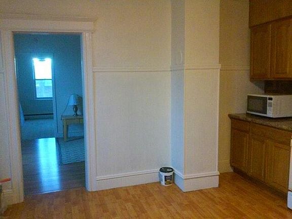 3rd image of 32 Belmont Ave #2
