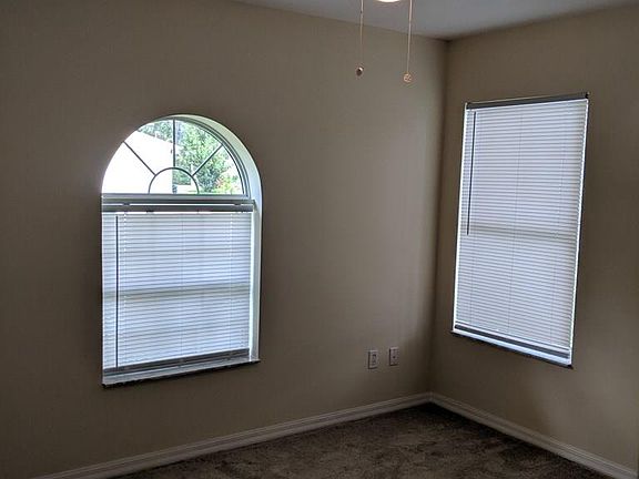 5th image of 41 Pin Oak Dr