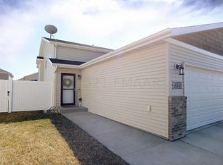 6214 58th Ave S, Fargo, ND 58104