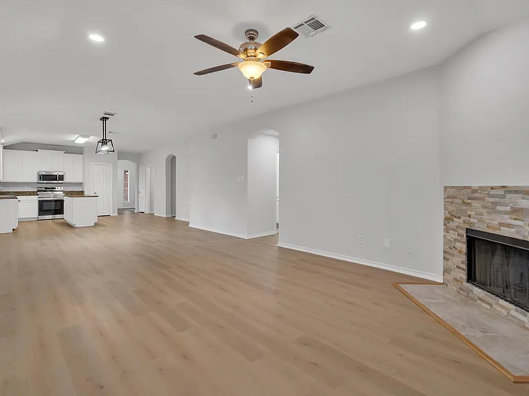712 Riverhead Dr — Photo 18