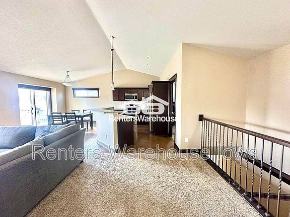 4th image of 9664 Alderwood Dr