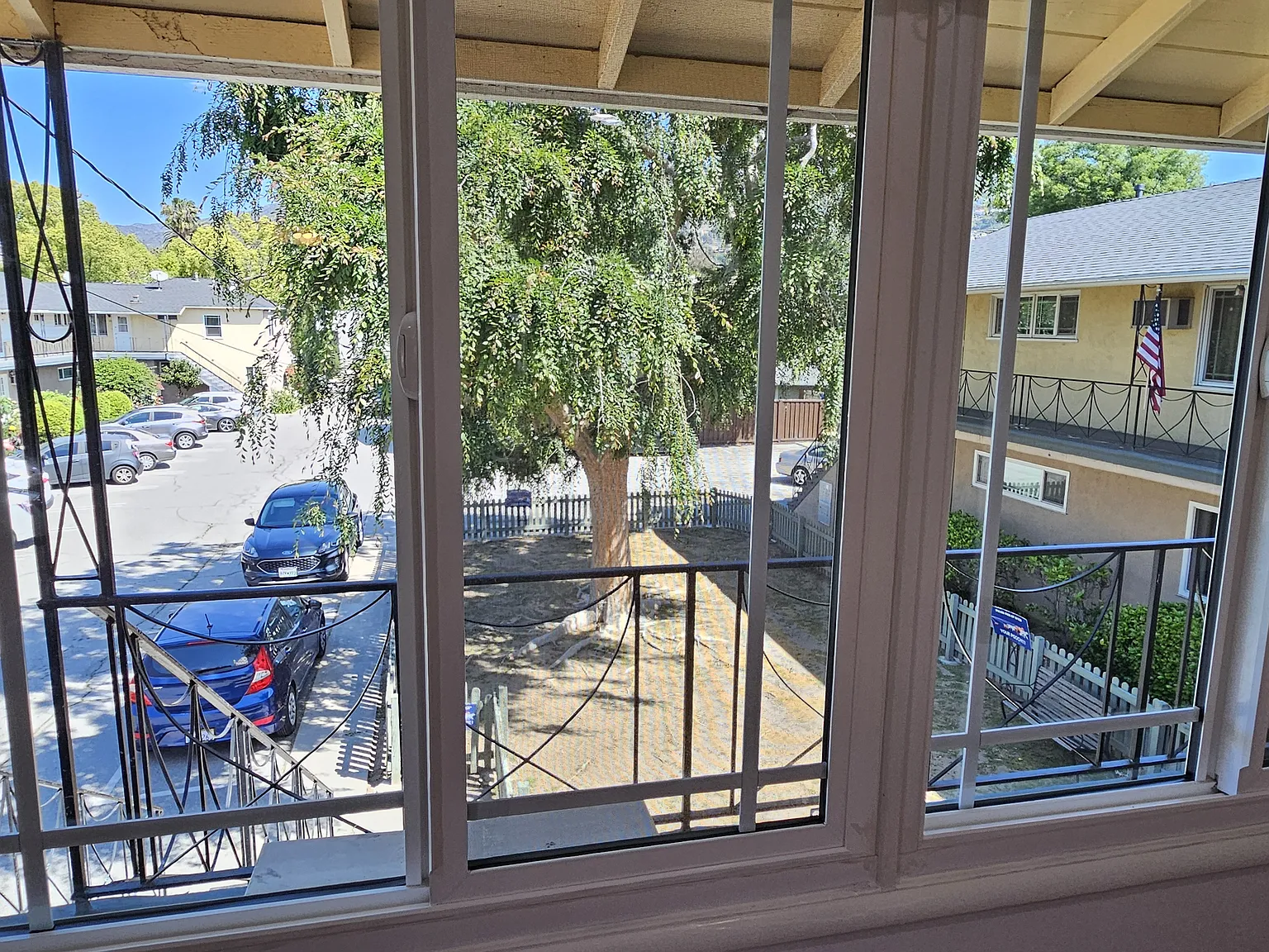 428 W Stocker St — Photo 4