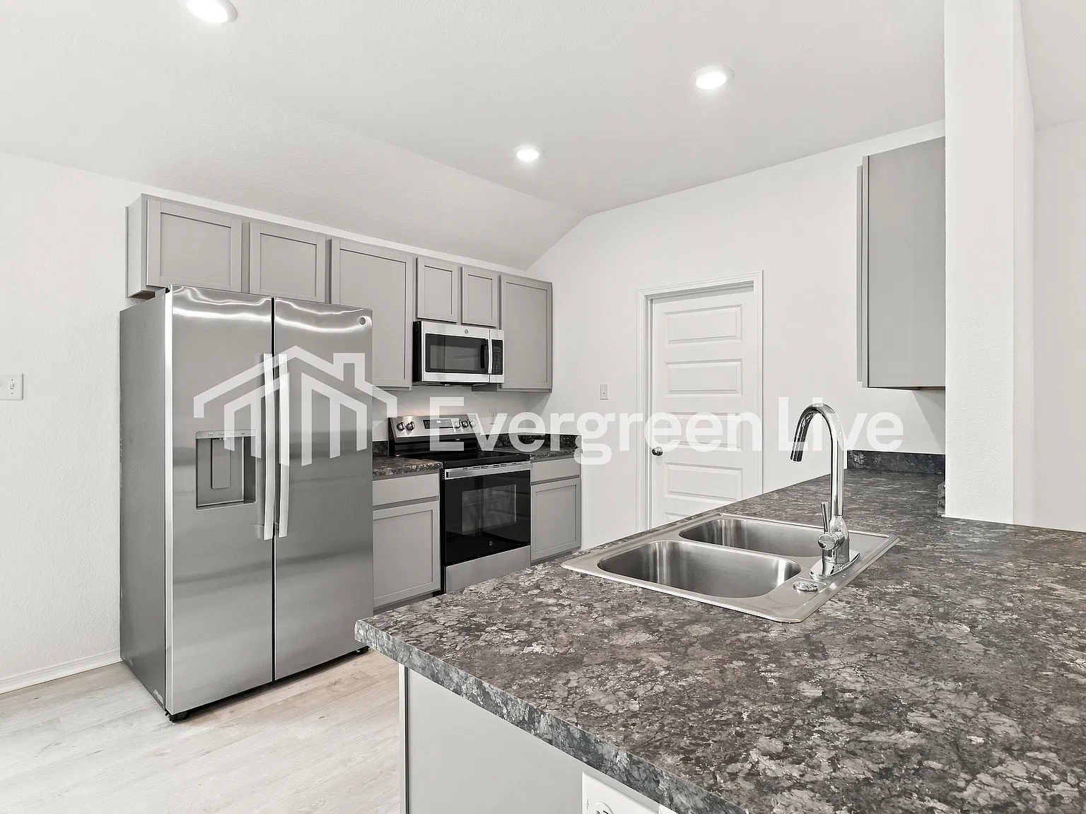 3 bed, 2.0 bath, 1472 sqft, $1,375 — Photo 4