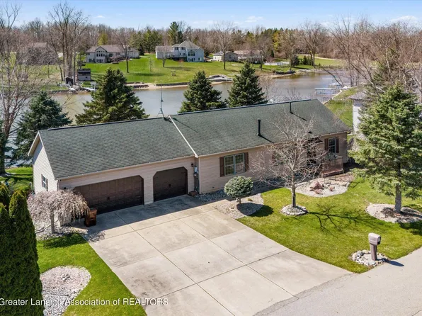 9724 Lakeview Ct, Perrinton, MI 48871