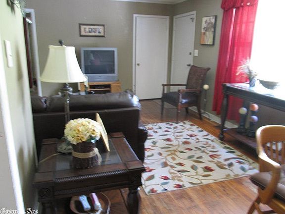 4th image of 130 E Circle Dr