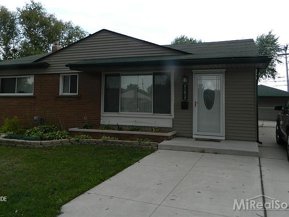 3rd image of 21617 Briarcliff St
