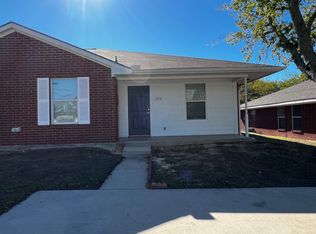 509 W Live Oak St #B, Alvord, TX 76225