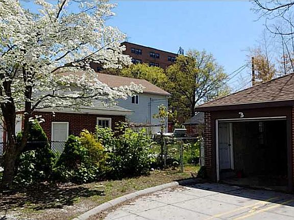 3rd image of 68-70 Farragut Ave