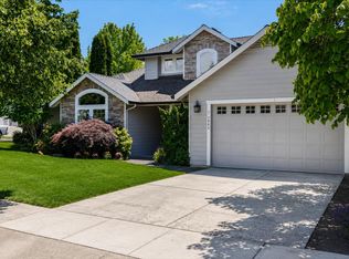 3880 Crystal Springs Dr, Medford, OR 97504