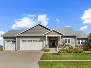 405 Tumbleweed Trl, Waverly, IA 50677
