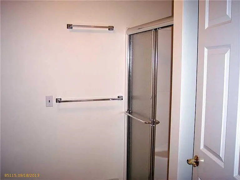 15 Vaughan Ct — Photo 2