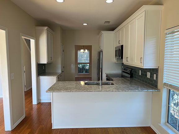 5th image of 1724 Crystal Lake Dr