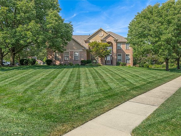 2nd image of 10 Stonebrook Ct