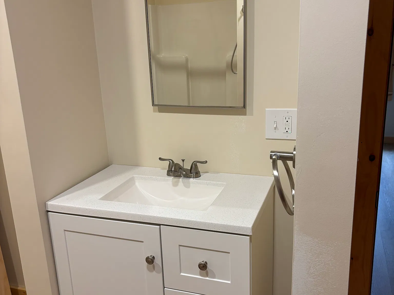 1 bed, 1.5 bath, 1000 sqft, $1,900 — Photo 3