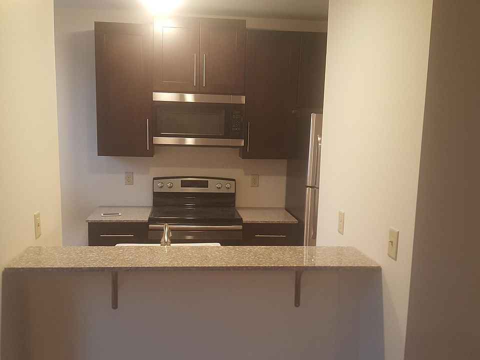 1st image of 1003 Capital St #1R