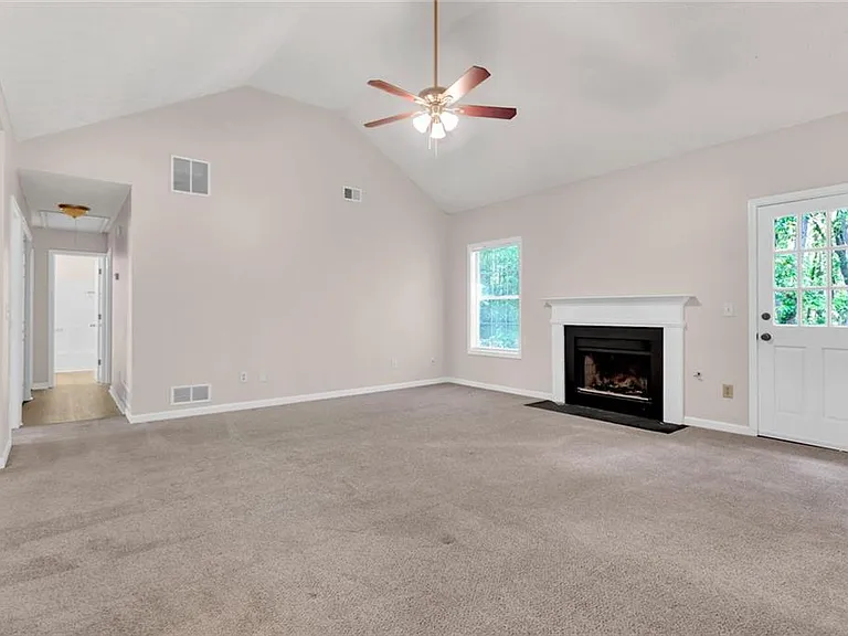 878 Grindstone Dr SW — Photo 5