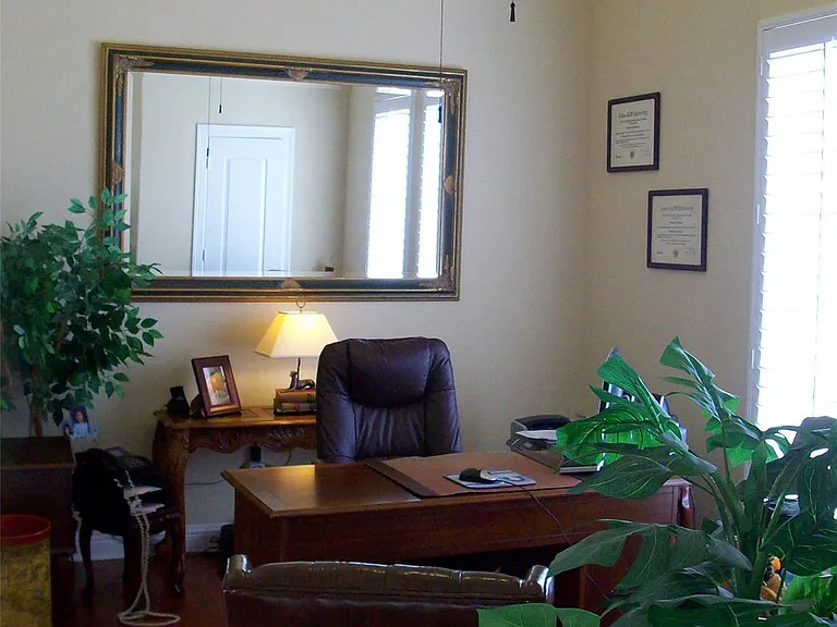1722 Parklake Vlg — Photo 7