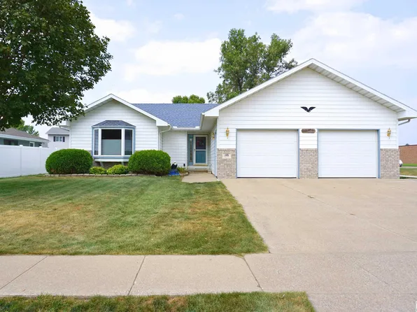 146 Golden Dr, Sergeant Bluff, IA 51054