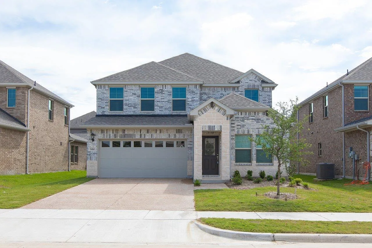 4 bed, 2.5 bath, 2973 sqft, $2,800 — Photo 1