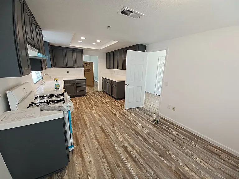 Hildale Cir — Photo 15