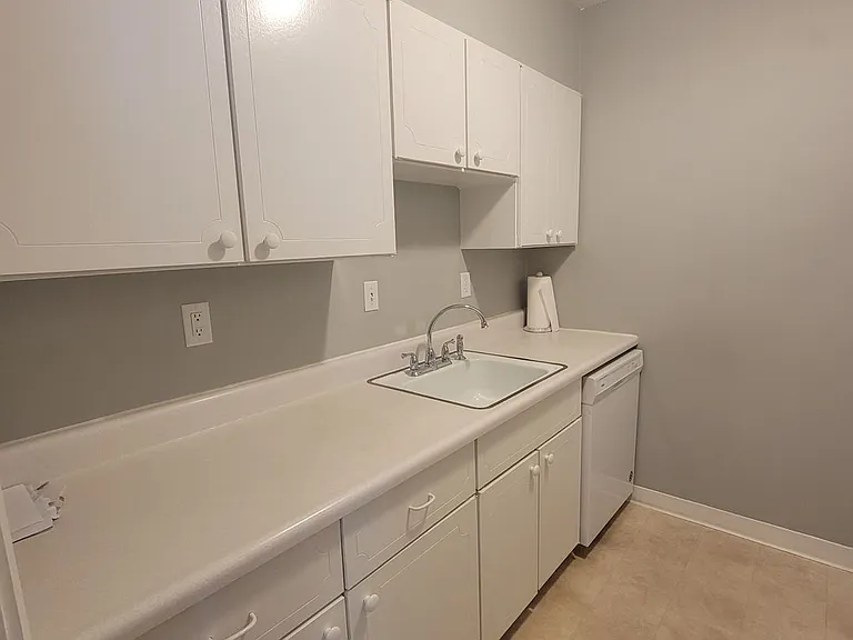 700 E 9th St #4J — Photo 12