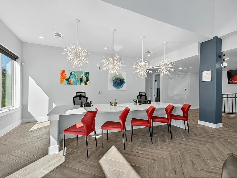 Eckhert Crossing Apartments — Photo 11