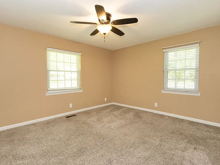 8260 Oxford Dr — Photo 18