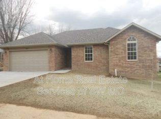 3236 N Travis Ave, Springfield, MO 65803