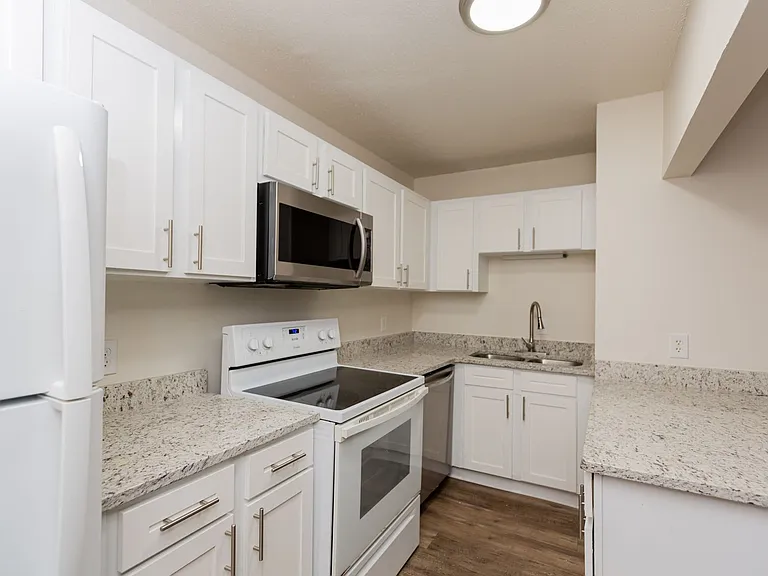 Kate's View Apartments | Updated North Chattanooga Apartments with Scenic Views — Photo 9