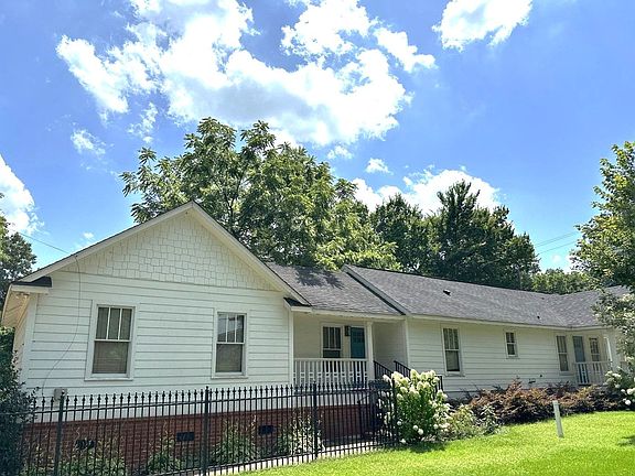 5th image of 404 Williford St