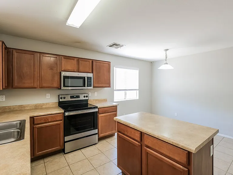 8633 W Cordes Rd — Photo 10