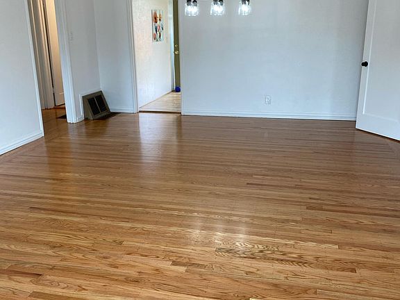2nd image of 115 Mesa Ln