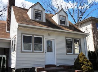 300 Tom Hunter Rd, Fort Lee, NJ 07024